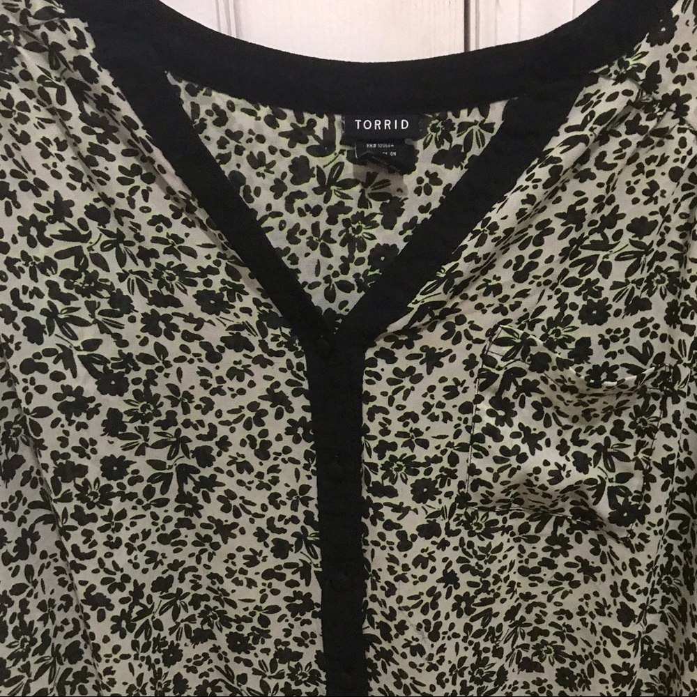 Button down blouse - Picture 2 of 5